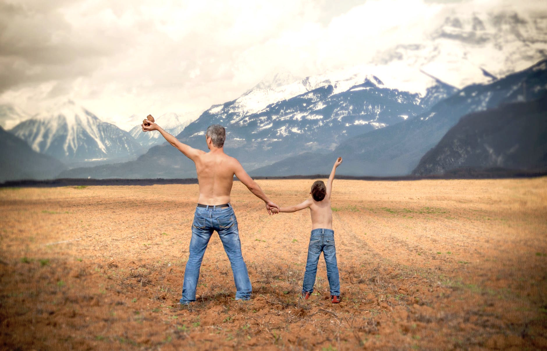 Image for 4 ways we unknowingly idolise our parents